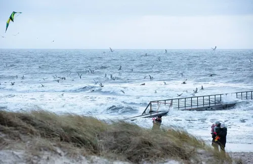 Hvidbjerg Strand Camping Resort Badebro Vinter Blaest