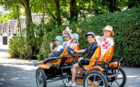 Hvidbjerg Strand Camping Resort Familiecykel